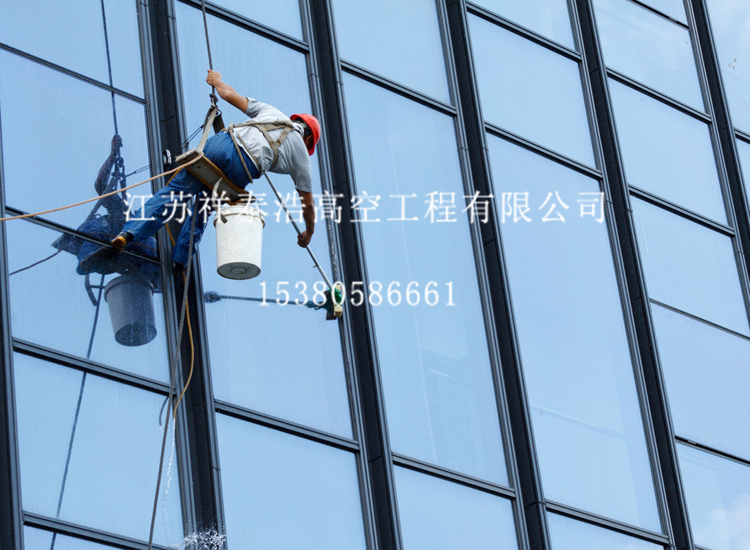 盐城菲斯特国际大酒店外墙清洗.jpg